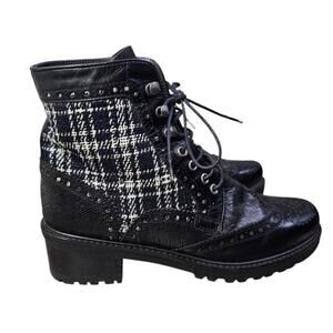 Stuart Weitzman Rare Women’s Brogue Ankle Boots Black Plaid Lace-Up Size 8